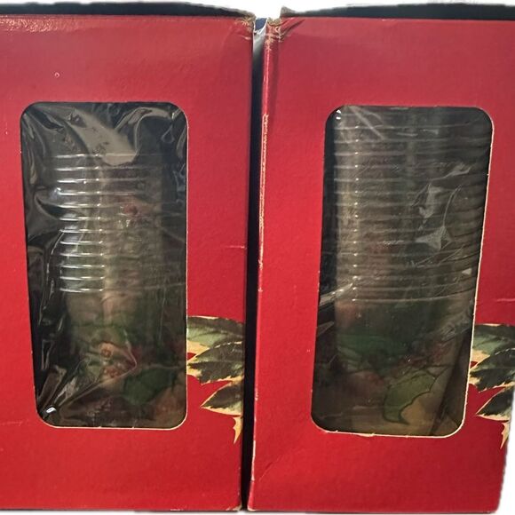 Hefty Brand Holiday Tumblers - Festive Green and Red - Picture 2 of 3